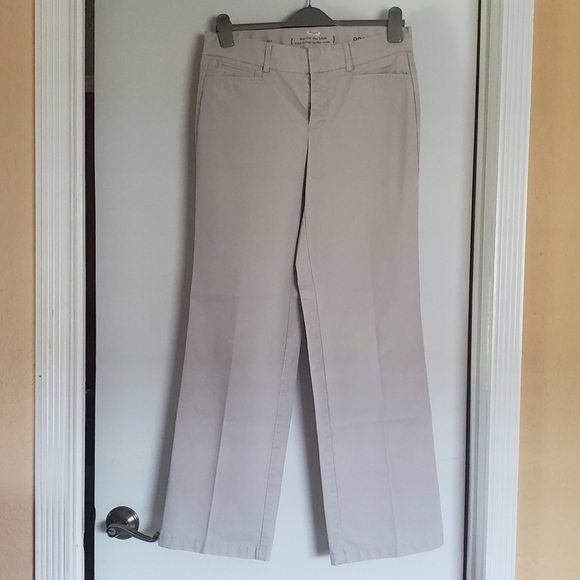 Dockers Size 6M Khaki Pants - Picture 2 of 6